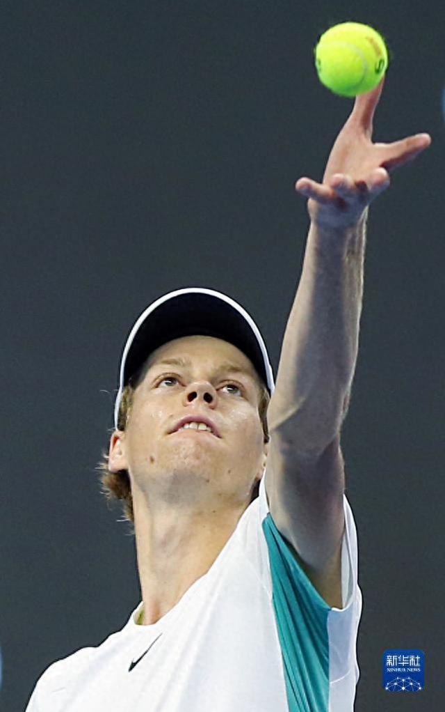 托蒂用他的 托蒂用他的