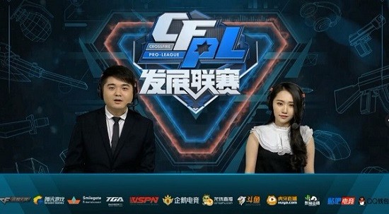 吴曦在左侧